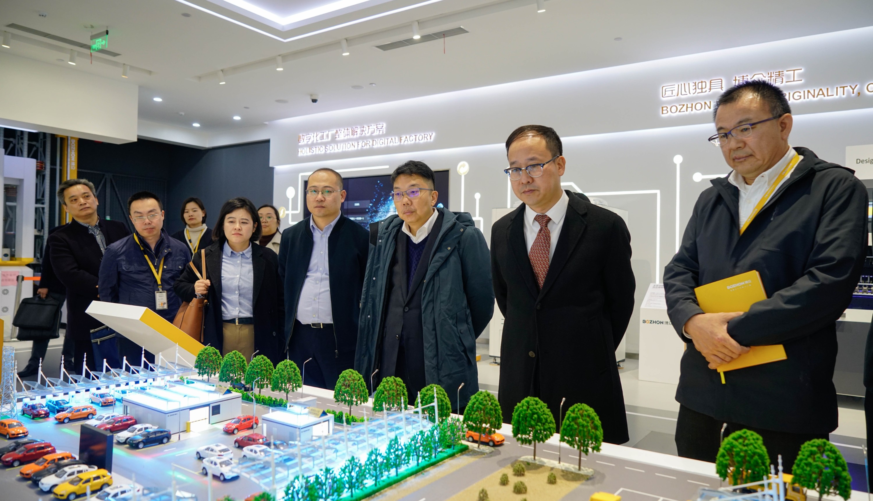 Secretary Yu Wei visits the Bozhong exhibition hall