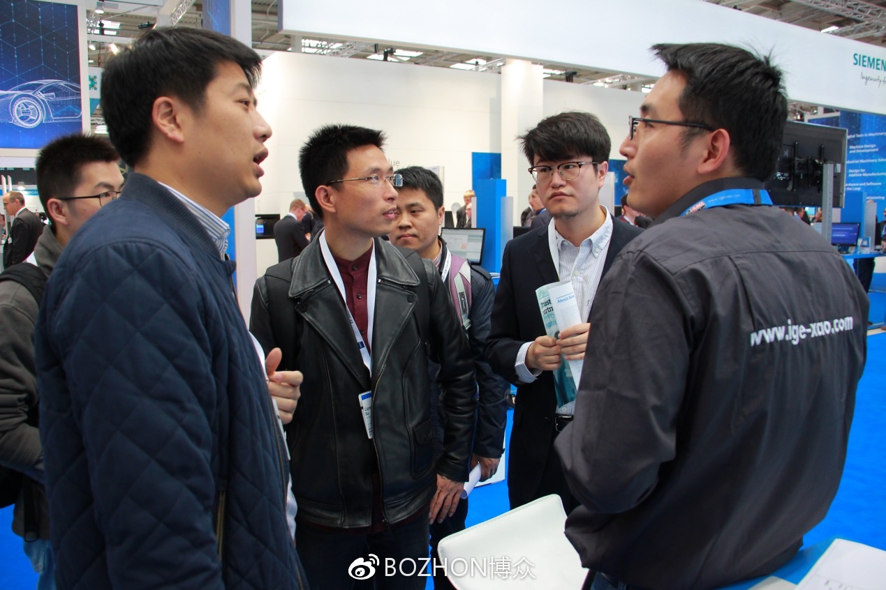 Bozhon employees communicated with exhibitors on site